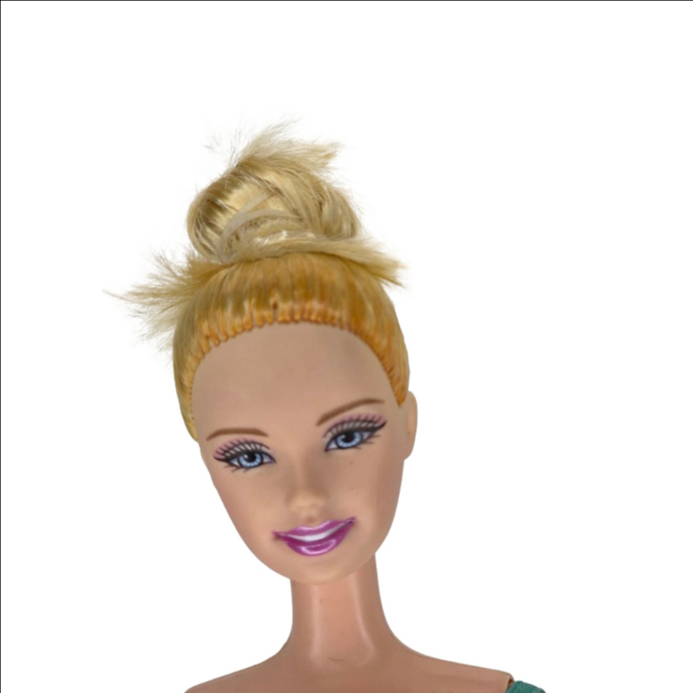 Mattel Rio de Janeiro Skipper doll, Barbie's younger sister, from 2002.